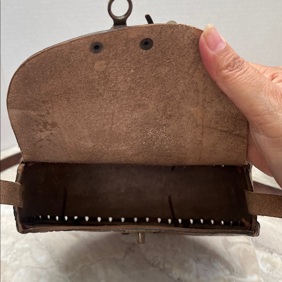 Mexican Tan Floral Tooled Leather Crossbody with Brass Clasp - Picture 4 of 14